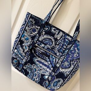 EUC Vera Bradley Small Vera Tote